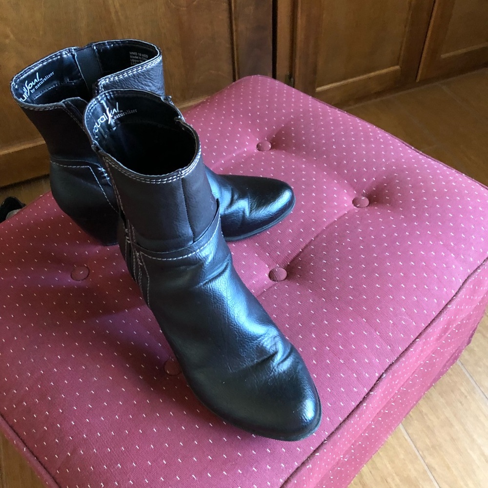 NATURALIZER Boots